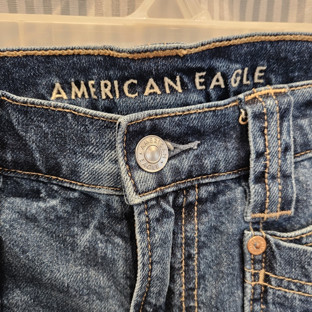 American Eagle Outfitters Women's Blue Denim Shorts Sz 2 - Picture 3 of 9